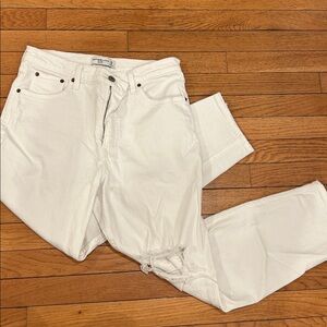 Abercrombie & Fitch White Distressed High Rise Mom Jean Size 29 (size 8)